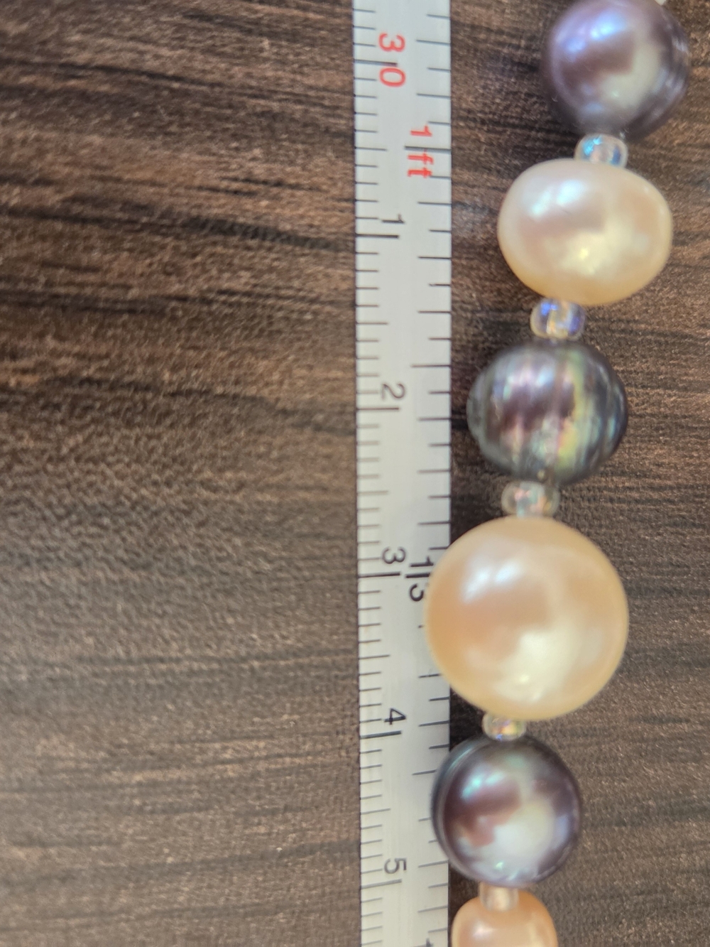 Classic Two-Tone Pearl Necklace in Cream and Black
